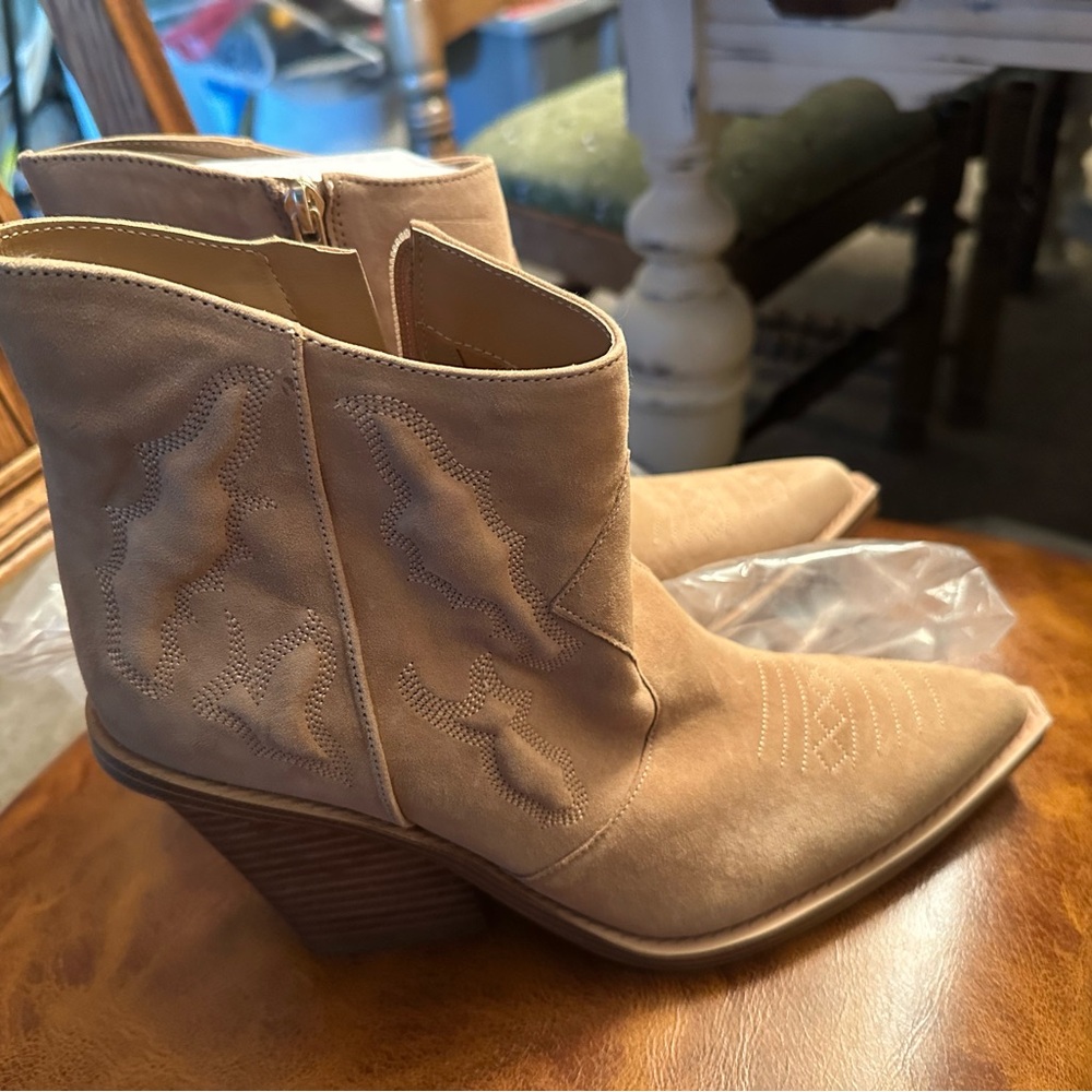Jessica Simpson Beige Ankle Booties
